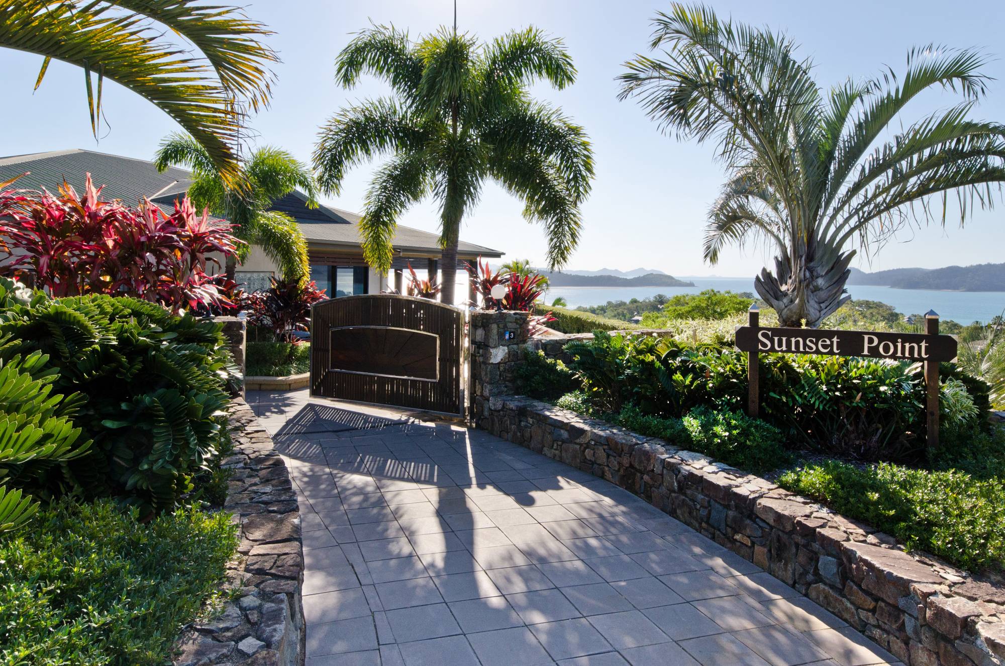 Cers At Sunset From Island Point Sunset Point Hamilton Island Luxury Homes